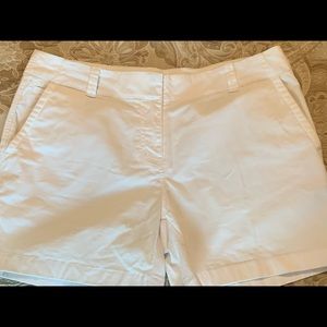 Vineyard Vines 5 inch every day shorts. Size 10. New, no tag